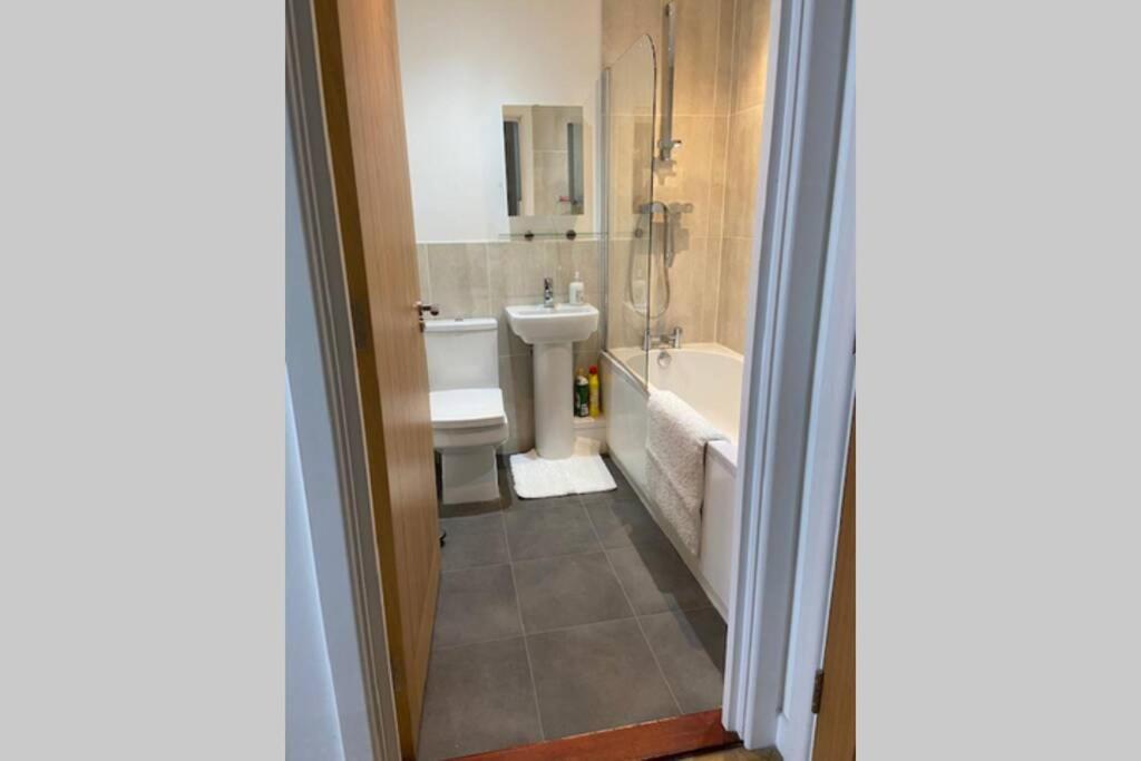 Cosy Apartment Near Train Station พอร์ตสมัธ ภายนอก รูปภาพ