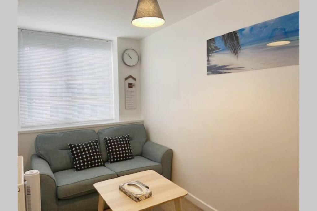 Cosy Apartment Near Train Station พอร์ตสมัธ ภายนอก รูปภาพ