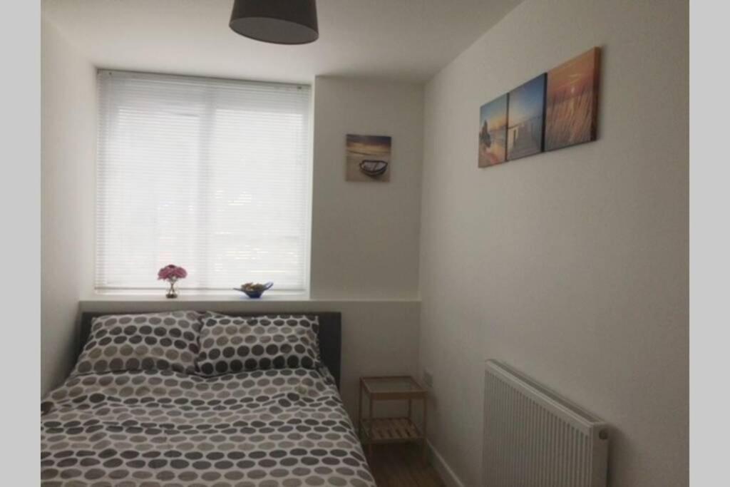 Cosy Apartment Near Train Station พอร์ตสมัธ ภายนอก รูปภาพ